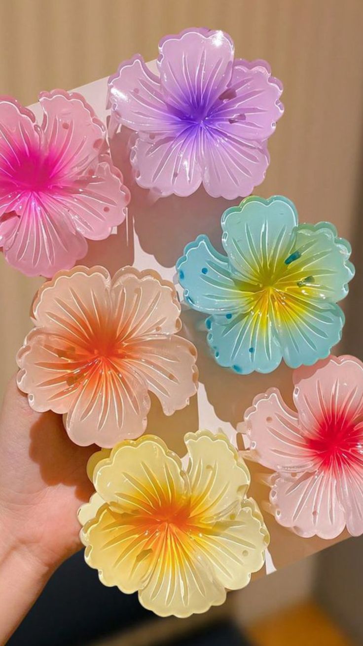 Large floral clawclip
