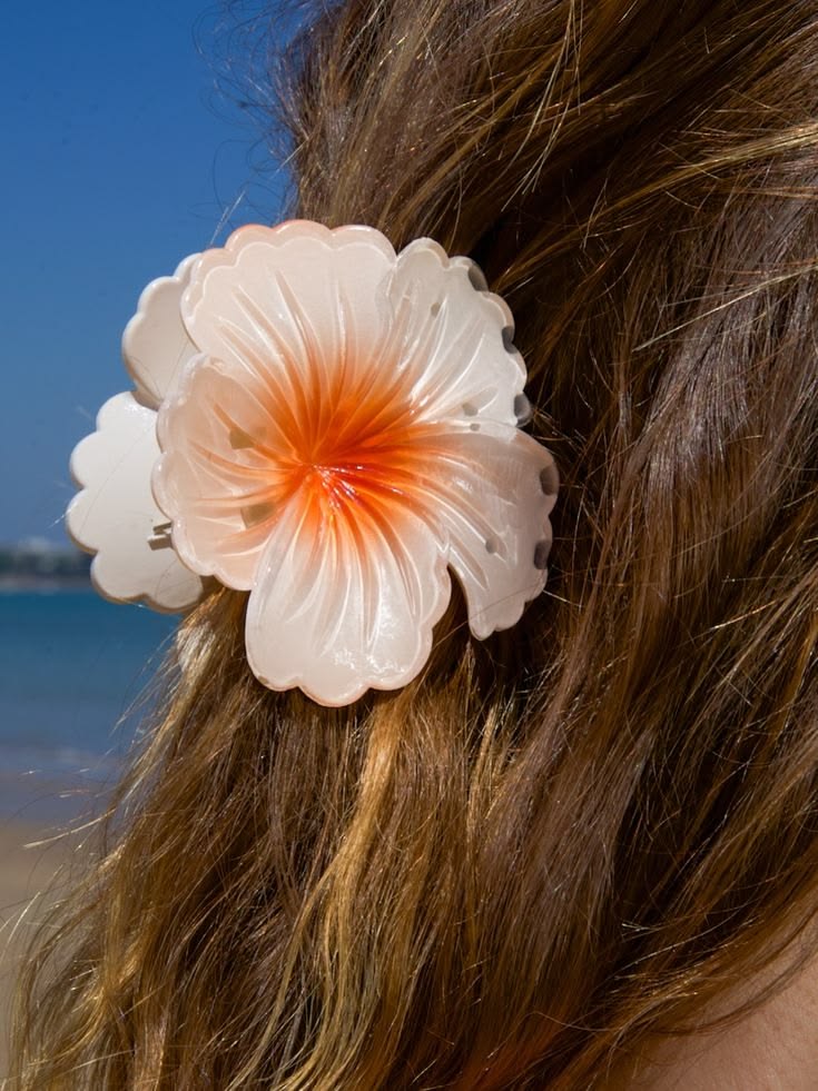 Large floral clawclip
